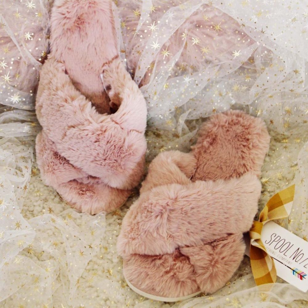 New Cozy & Fuzzy Pink House Shoes Slippers